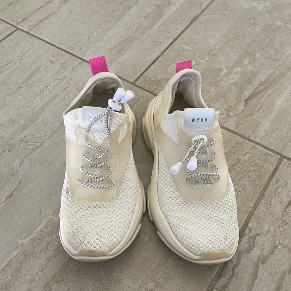 Laceless Steve Madden Sneakers